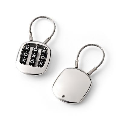 NOUGHTS & CROSSES METAL KEYRING in Silver